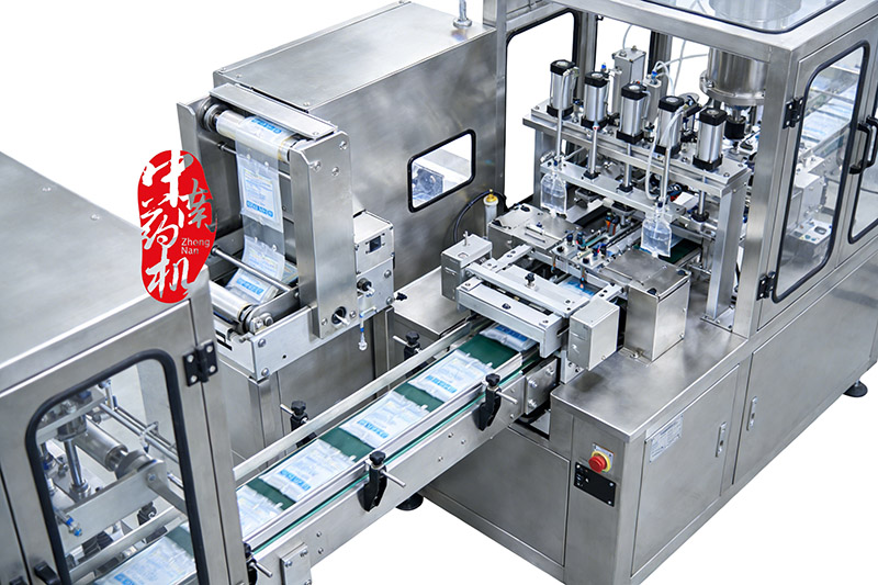 DSYD-01型非PVC膜軟袋大輸液生產(chǎn)設(shè)備